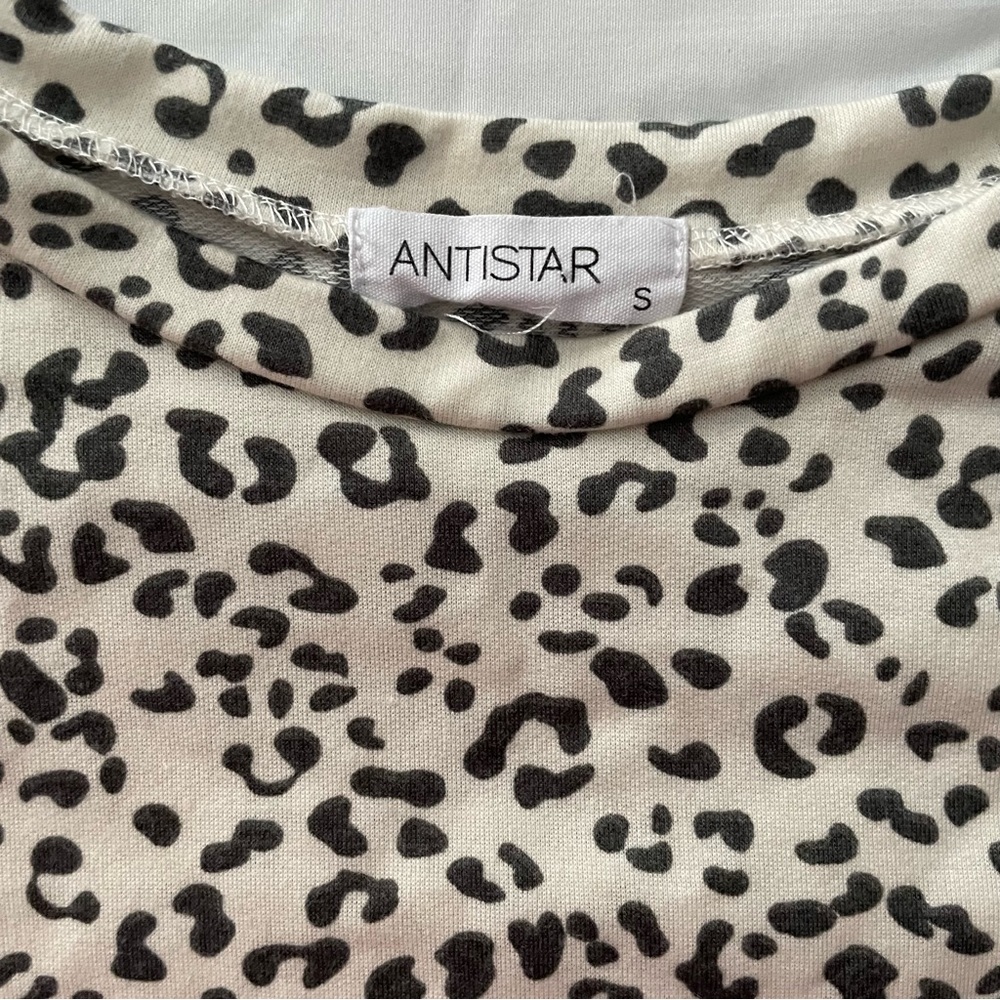 Antistar Leopard Cheetah Print Crop Sweatshirt - Small - Picture 2 of 4